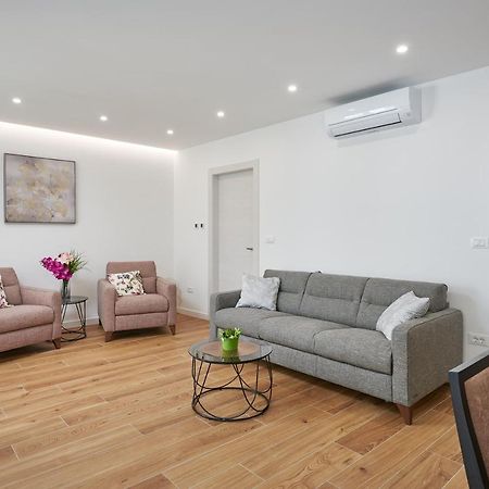 דוברובניק Newly Renovated Apt. Near To Entrance To Old Town מראה חיצוני תמונה