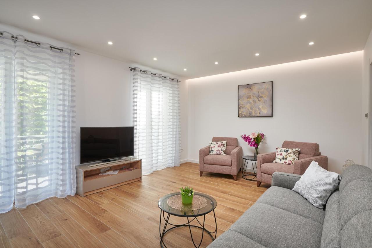 דוברובניק Newly Renovated Apt. Near To Entrance To Old Town מראה חיצוני תמונה